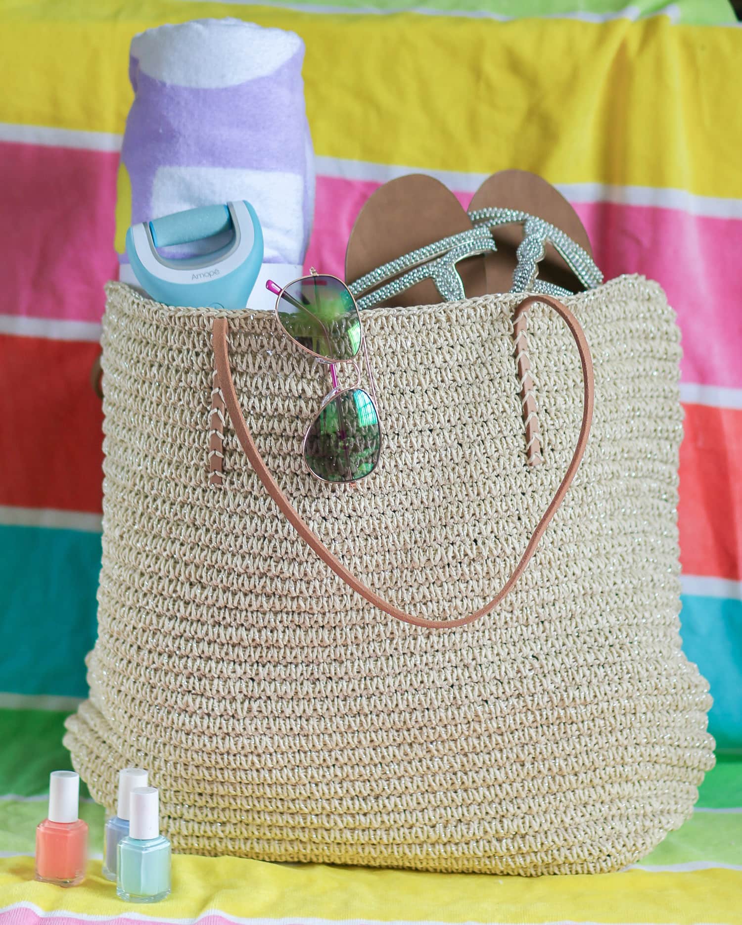 Looking for a cute gift idea for the beach babes in your life? I'm sharing two easy DIY birthday gifts that are guaranteed to put a smile on her face! Beach lovers will love this beach bag filled with summer fashion and beauty essentials, and I'm also sharing a gift idea that's perfect for girly girls. The best part is that everything is from @target ! Click through this pin to see both gift ideas from Ashley Brooke Nicholas!
